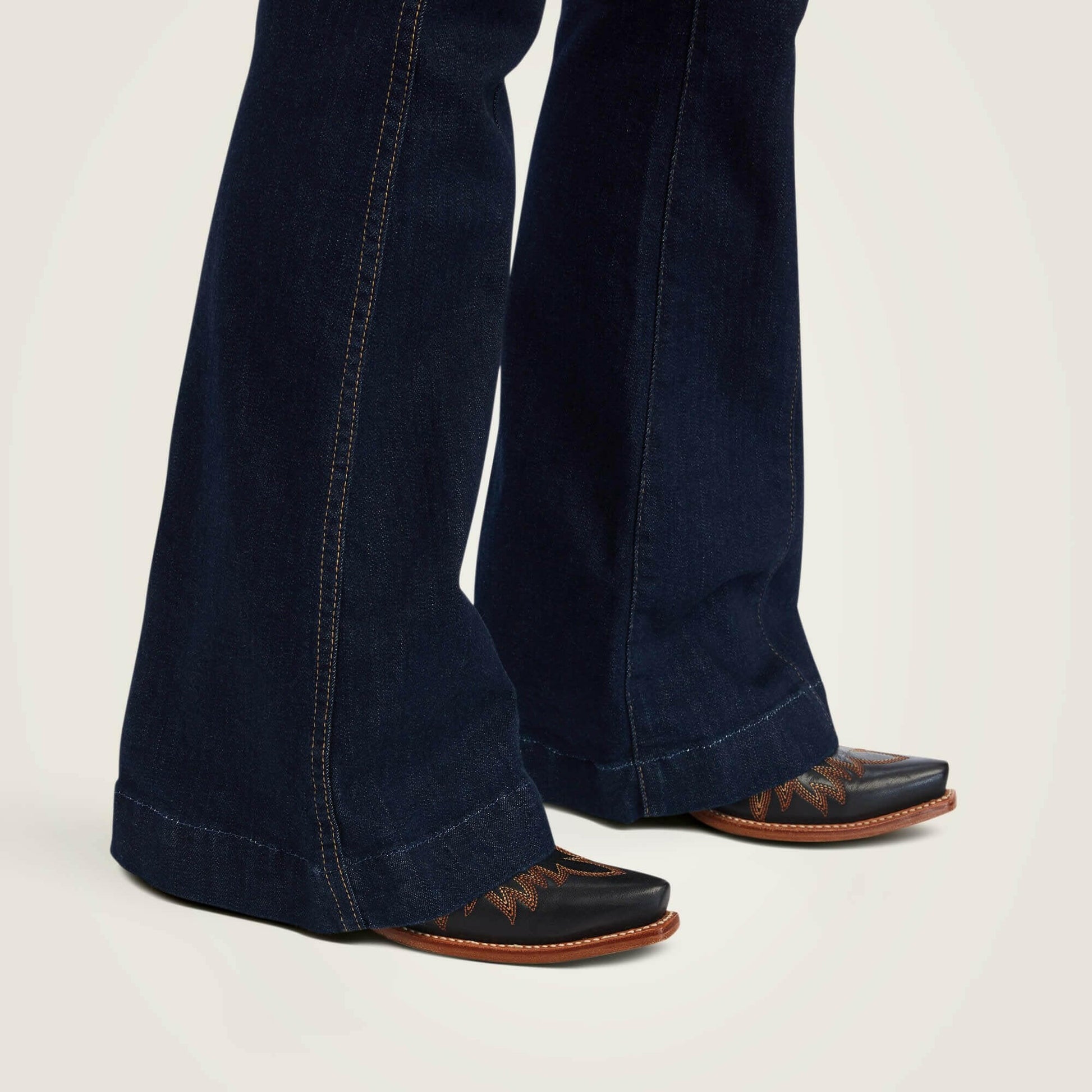 Ariat Ladies REAL Alexa Flare Jean.