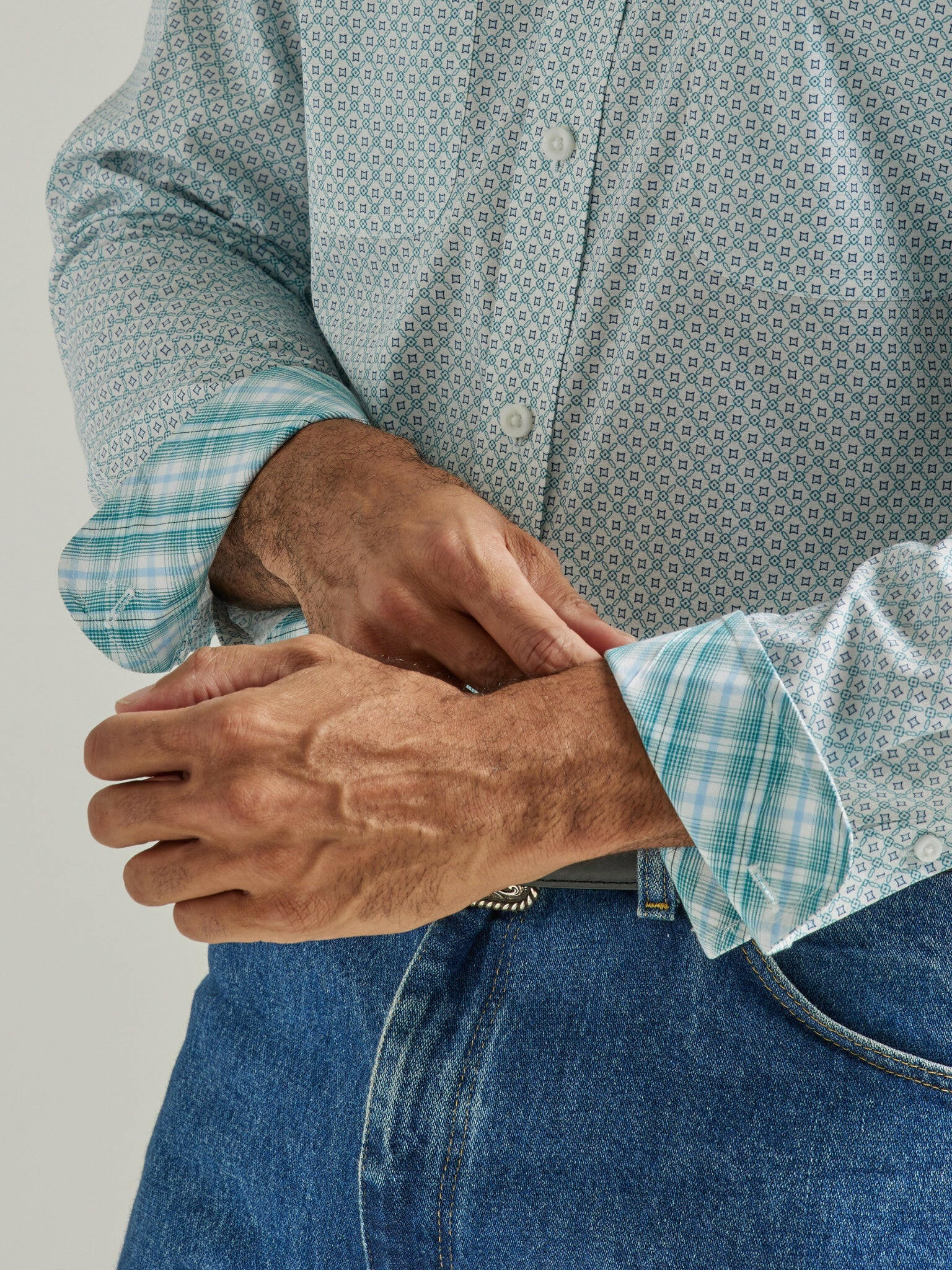 Wrangler Men's George Strait Button Down Shirt.