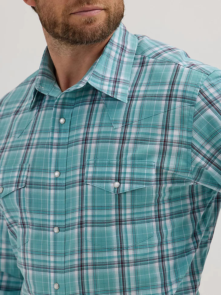 Wrangler Men's Wrinkle Resist Plaid Snap Front Shirt.