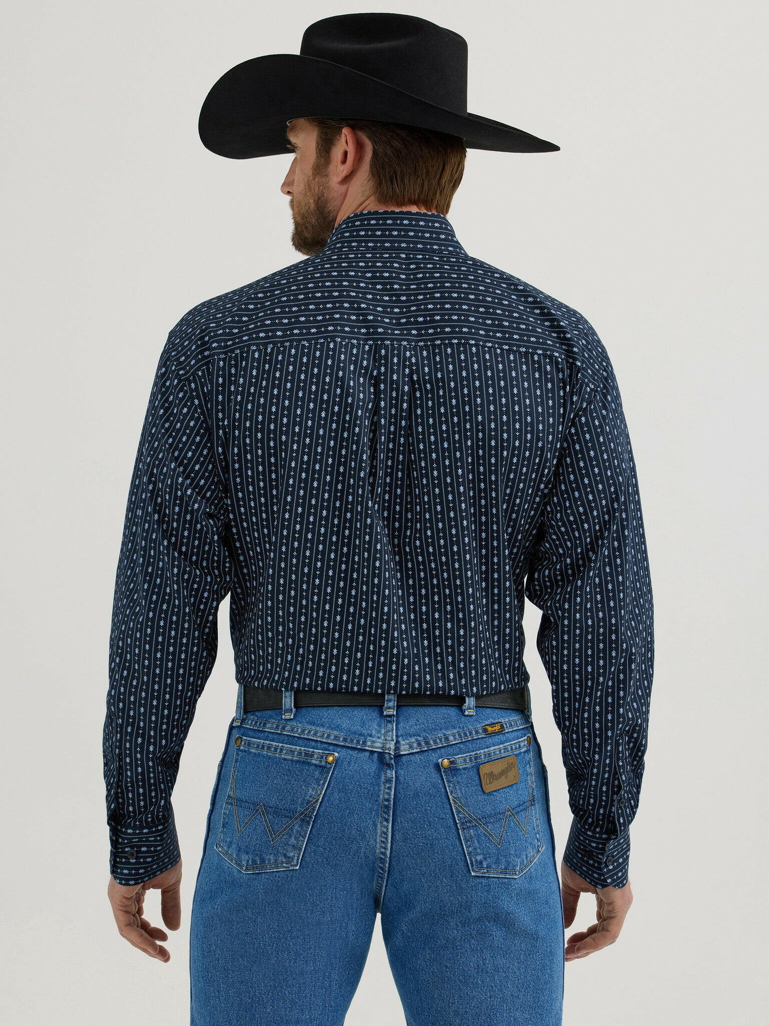 Wrangler Men's George Strait Blue Button Down Shirt.