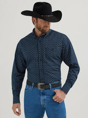 Wrangler Men's George Strait Blue Button Down Shirt.