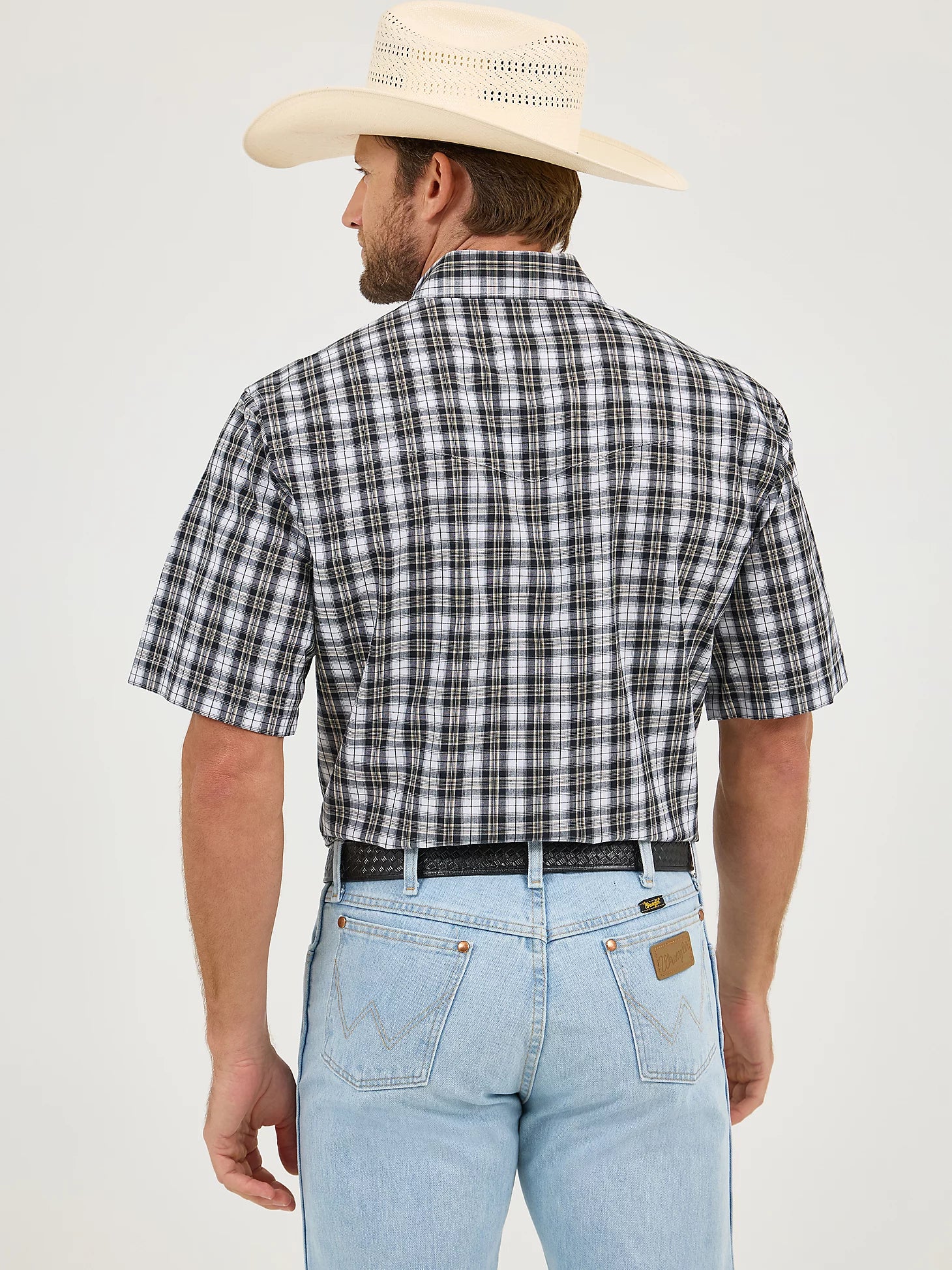 Wrangler Men's Plaid Wrinkle Resist Snap Front Shirt.