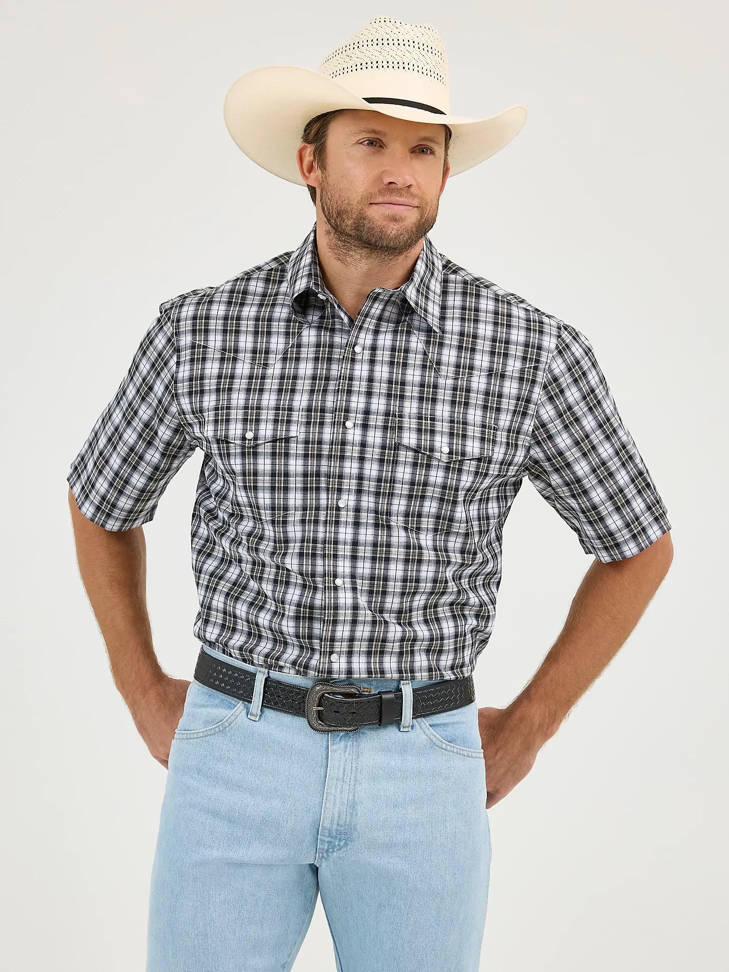 Wrangler Men's Plaid Wrinkle Resist Snap Front Shirt.