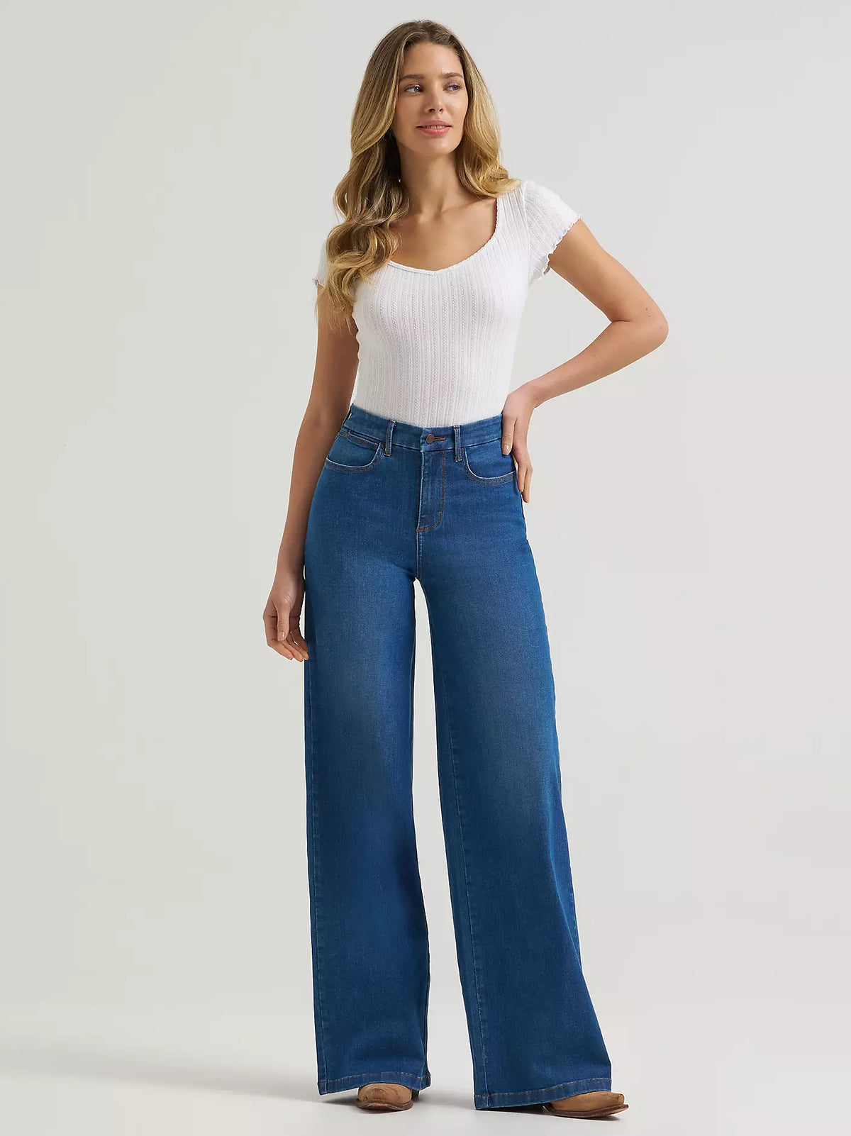 Wrangler Women's Bespoke High Rise Wide Leg Jean 2385540