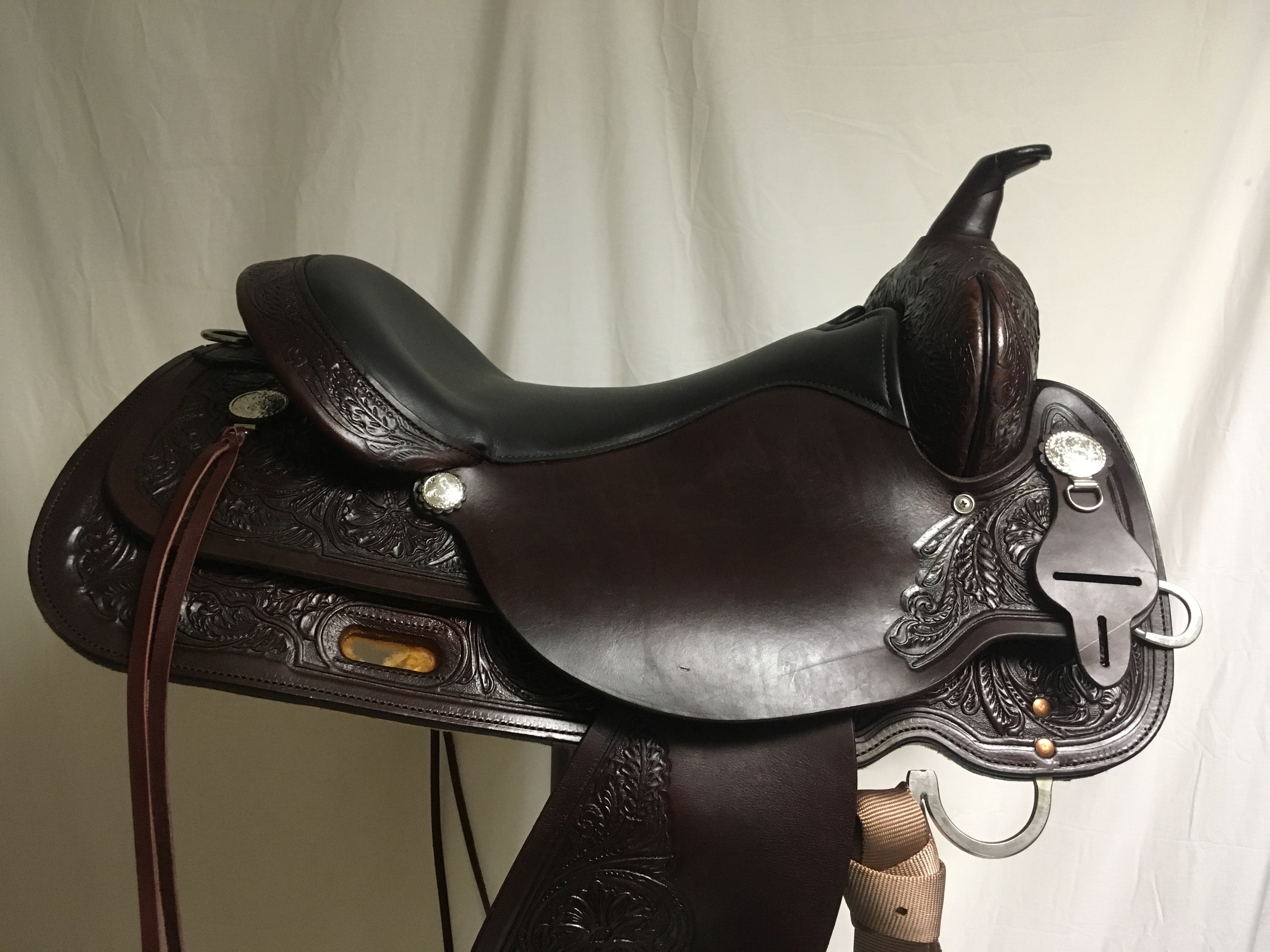 High Horse Mineral Wells 17" Mahogany Trail Saddle 6812-1701-05.