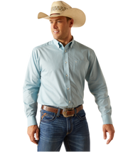 Ariat Men's Wrinkle Free Ian Porcelain Blue Shirt.