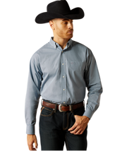 Ariat Men's Wrinkle Free Leonard Button Down Shirt.