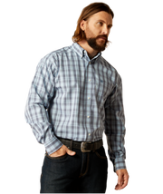 Ariat Men's Wrinkle Free Lionel Button Down Shirt.