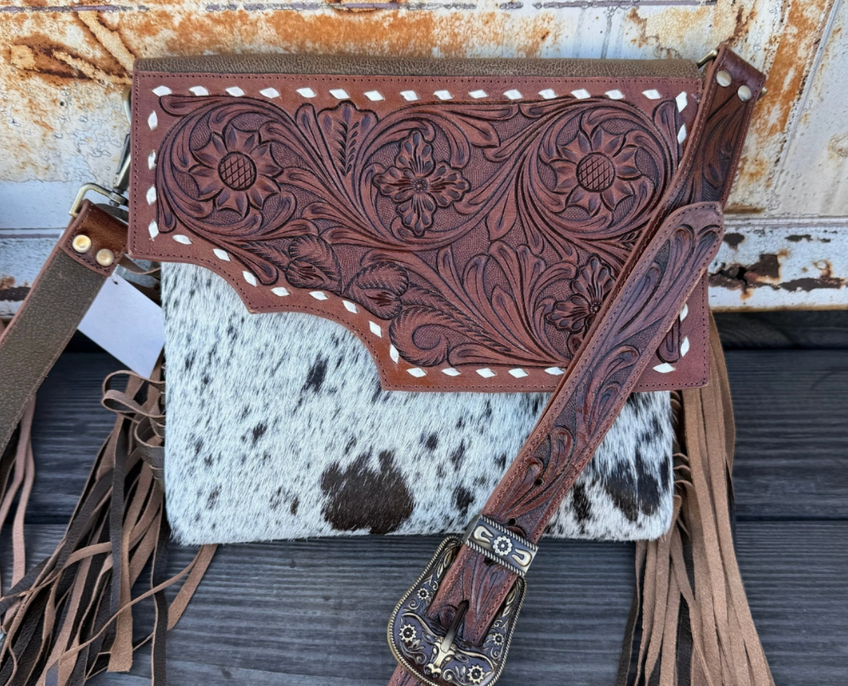 COUNTRYSIDE GEORGIA TOOLED PURSE.