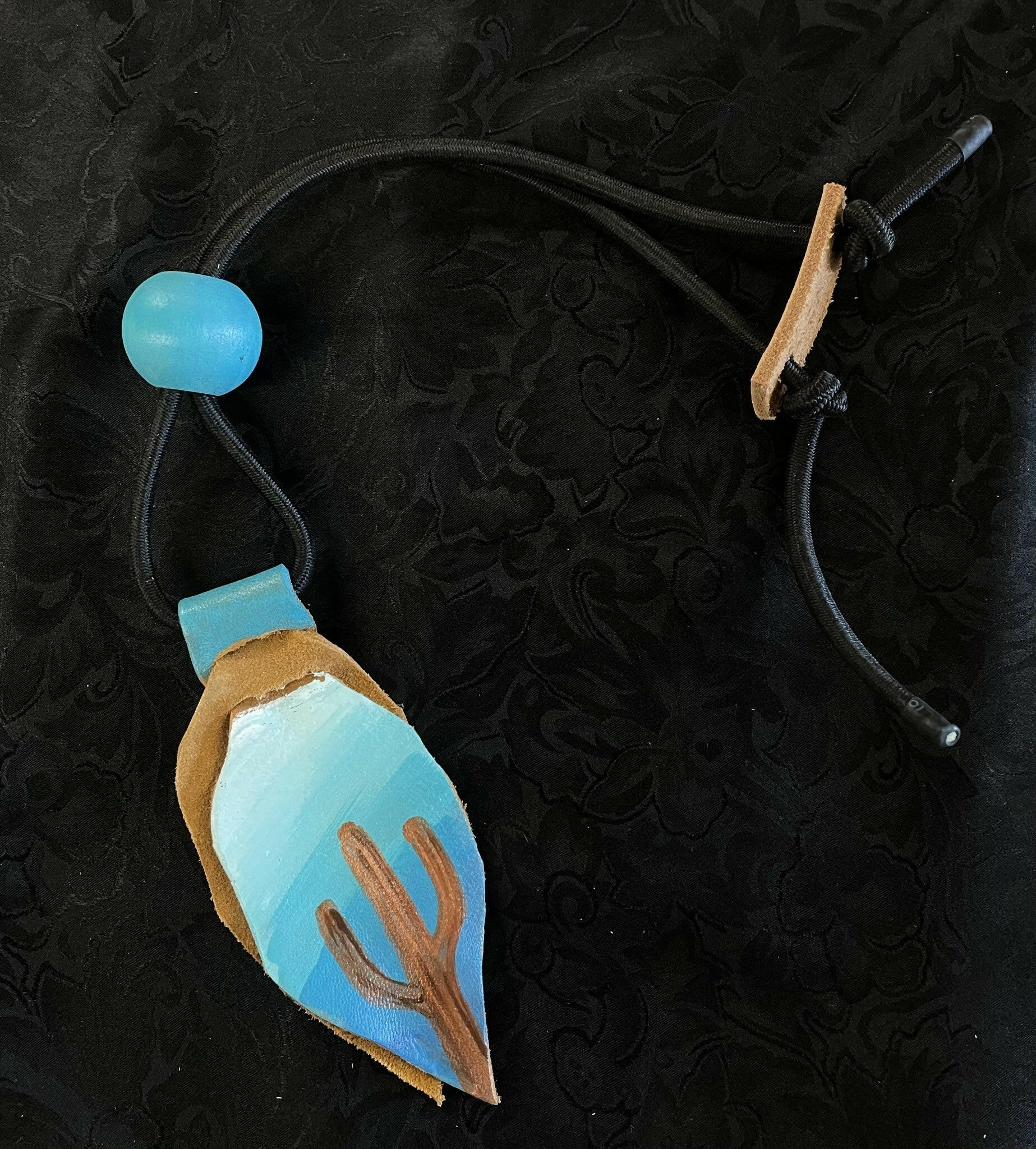 Confused Compass Feather Rope Holder | Corral Western Wear