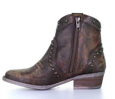 Circle G Ladies Distressed Fringed & Studded Booties.