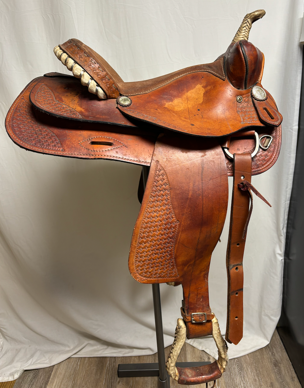 Used Barrel Saddle with Rawhide Horn