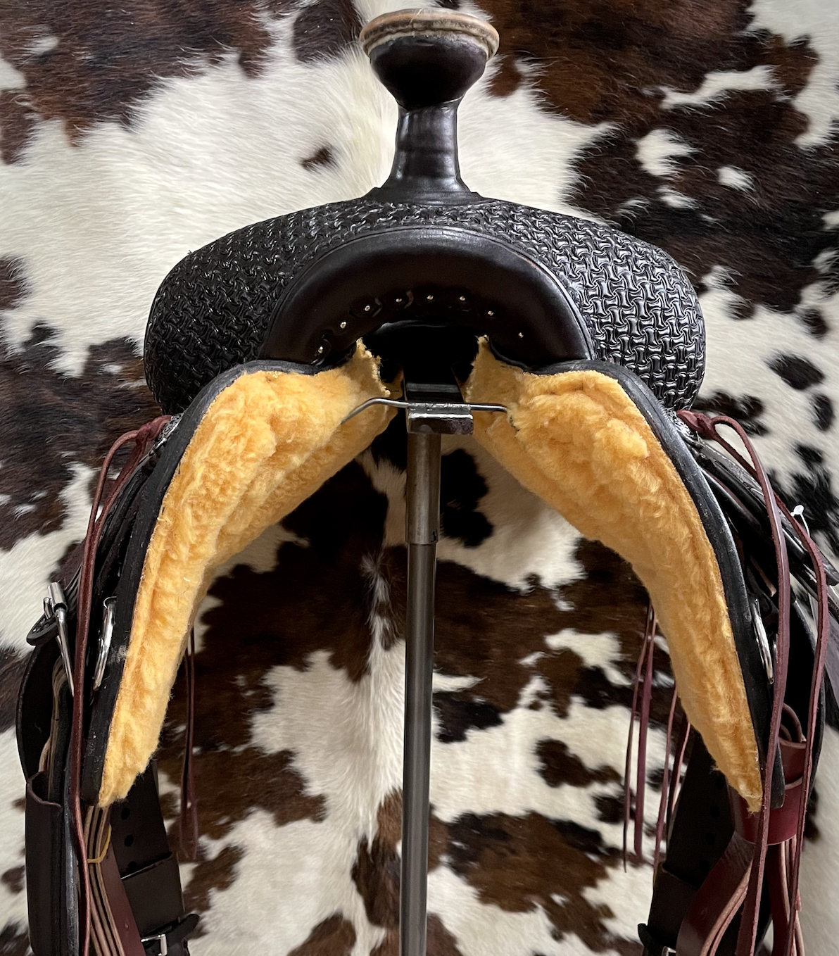 Circle Y 15" Chocolate Hardseat Roper.