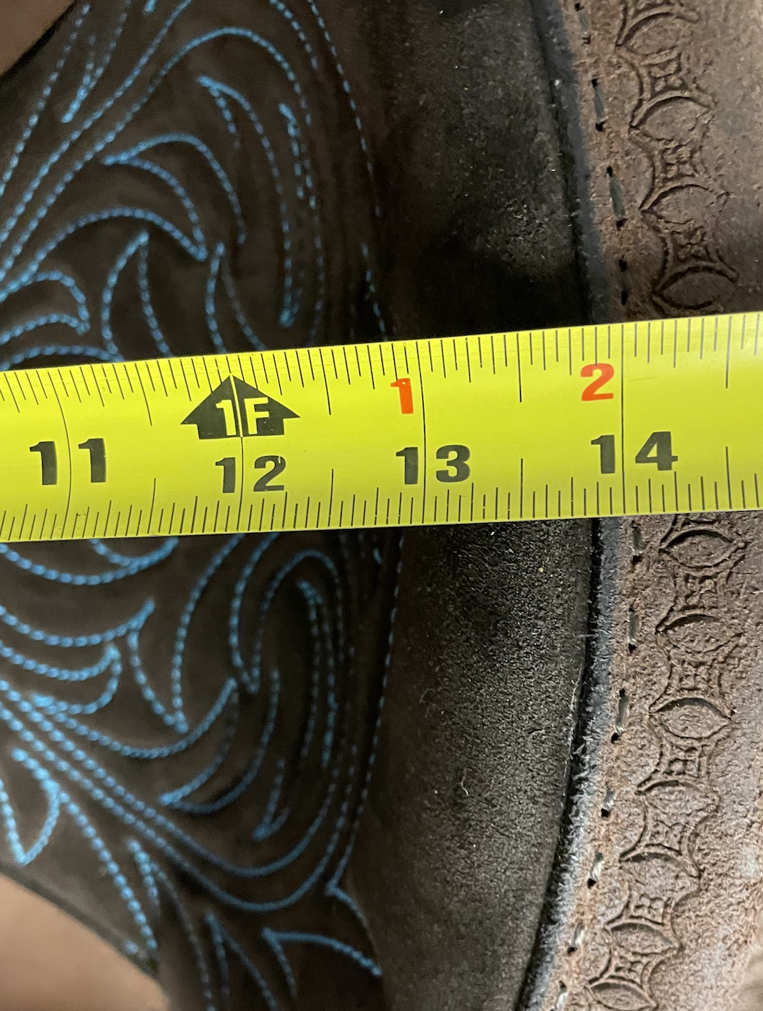 Circle Y 13.5" Lacy Border Barrel Saddle.