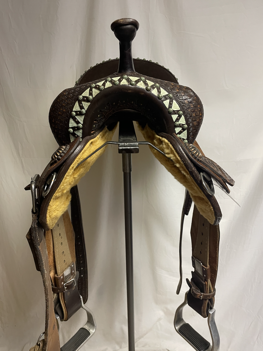 Used Double J Pro Barrel Saddle with Mint Green.