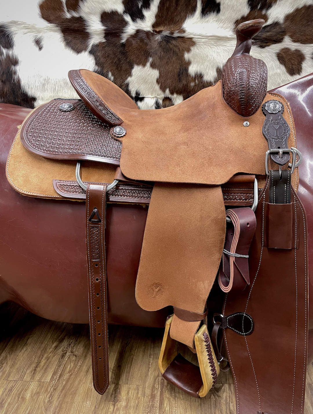 Circle Y 15" Hardseat 2 Tone Roper.