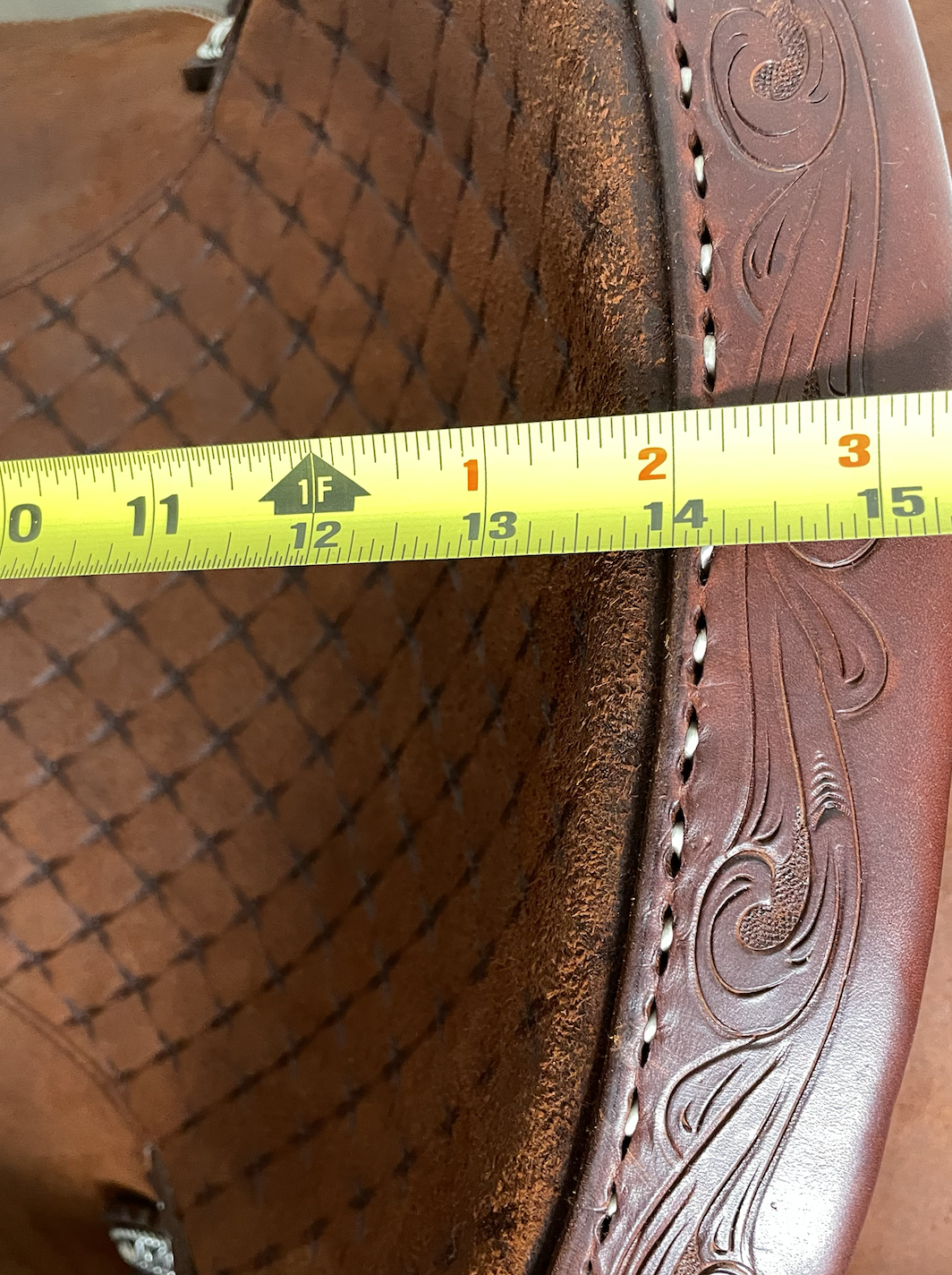 Martin 14" Chestnut Stingray Barrel Saddle.