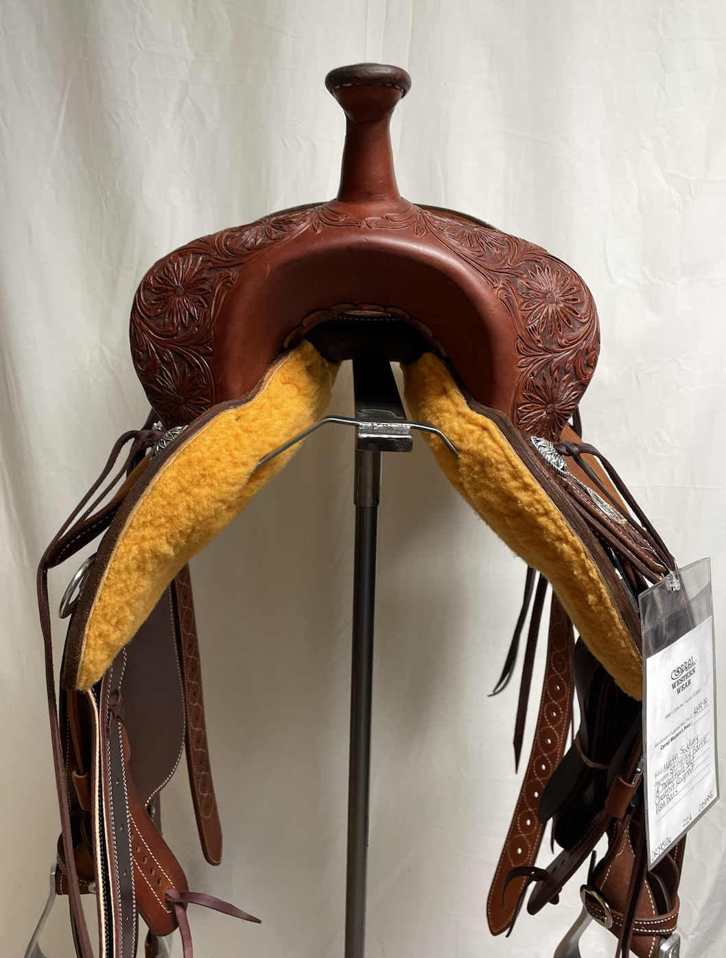 Martin 14" Chestnut Stingray Barrel Saddle.