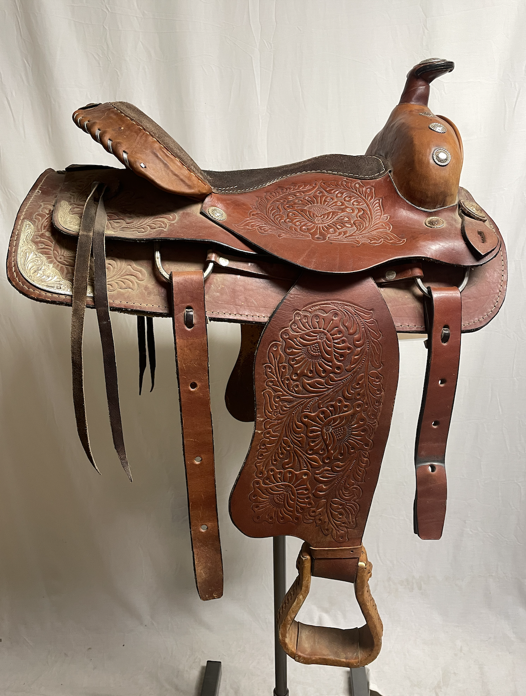 Used No Brand 16" Show Saddle.
