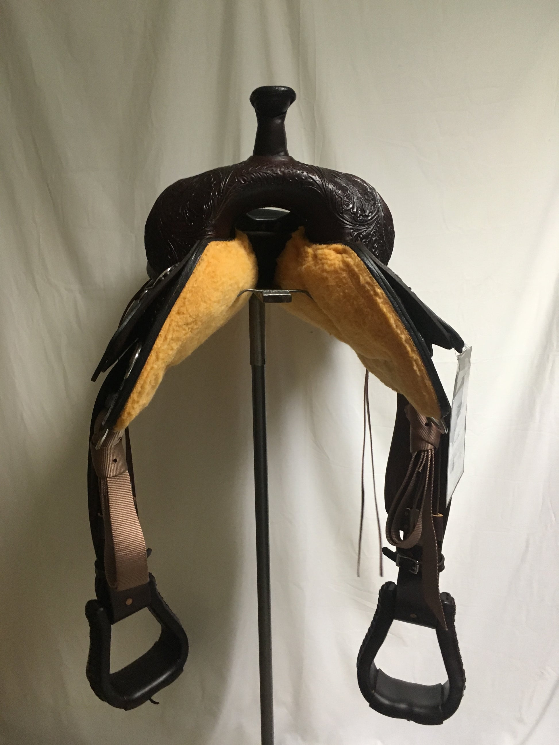 High Horse Mineral Wells 17" Mahogany Trail Saddle 6812-1701-05.